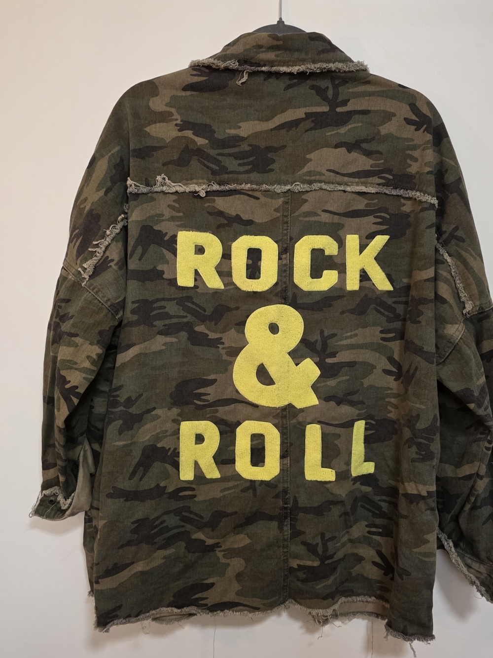DAVI & DANI ROCK &ROLL Green Camo Frayed-Edge Utility Jacket